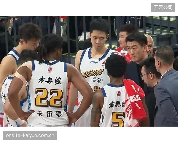 CBA官方赛季总结报告出炉，数据显示季后赛四强球队的防守效率均排名前五，防守成为决定成绩的关键。